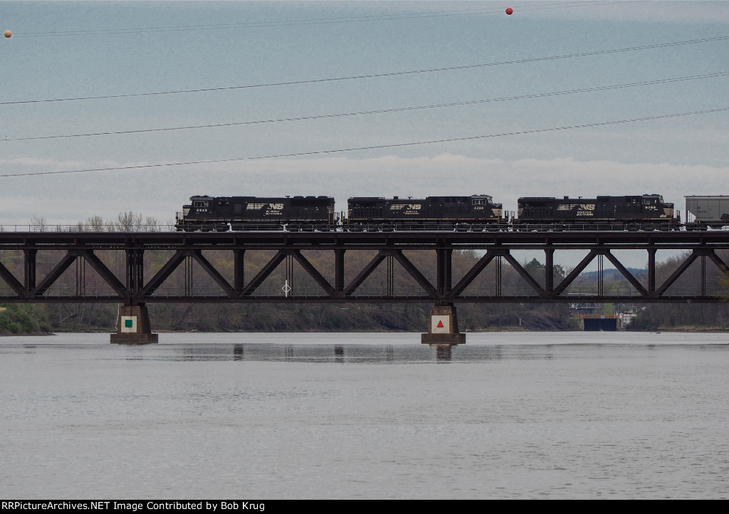 11R on the Hudson River Bridge